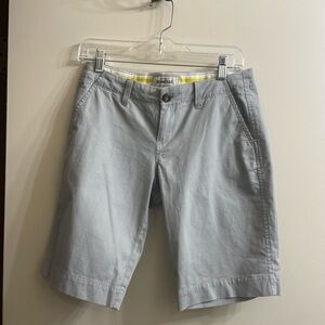 Old Navy Size 2 Grey Khaki Bermuda Shorts
